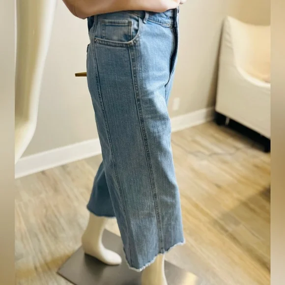 Du Jour Light wash wide leg high waisted jeans. Cropped. Some stretch. - Picture 3 of 6